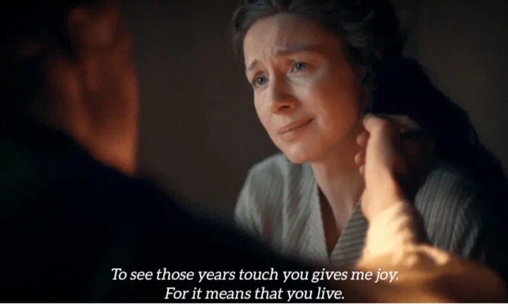 Daylightttdream's tweet photo. It’s the way Jamie always loved the gray in Claire’s hair and that’s what saved him in the end 😭 #outlander https://t.co/CLtiaBn24i