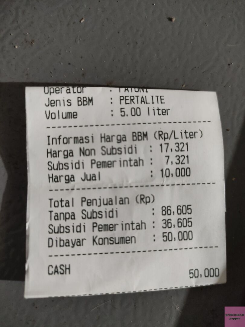 ekologic4's tweet photo. @AdamMahendraLFC @Hidupsebagai62 Ini struk pembelian pertalite,
harga non subsidi 17.321
Disubsidi pemerintah 7.321
Dijual 10.000

Jika pertamax yg diklaim tanpa subsidi seharga 12.500, jika disubsidi 7.321 maka harga jualnya hanya 5.179 rupiah.

Inilah kenapa pemerintah berkali kali memusuhi orang pintar. https://t.co/X90x7OtBxy