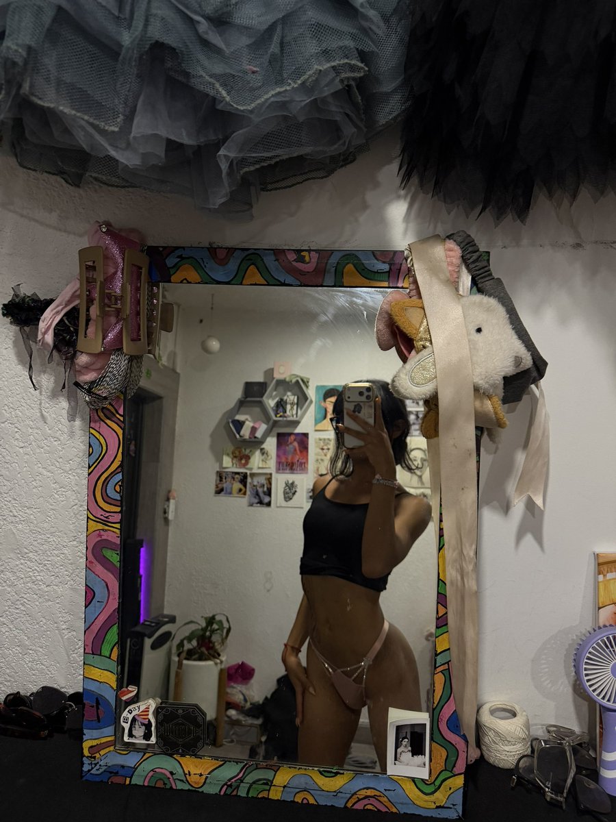 AKbabygrl's tweet photo. Cuál les gusta más?  ✌🏽
#trans #transgril #shemale https://t.co/Gz6r2HxlOE