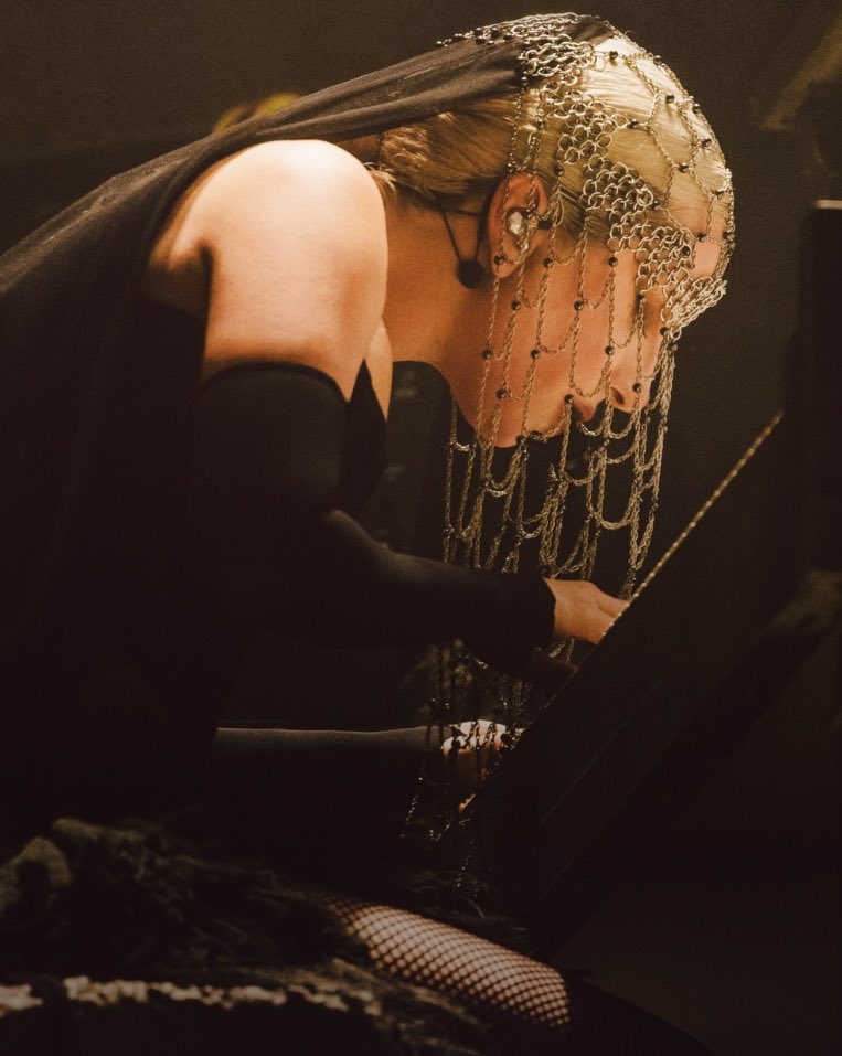 infogagabr's tweet photo. Novas imagens profissionais da Lady Gaga para o MAYHEM Requiem 🖤 https://t.co/vwLcsChHc9