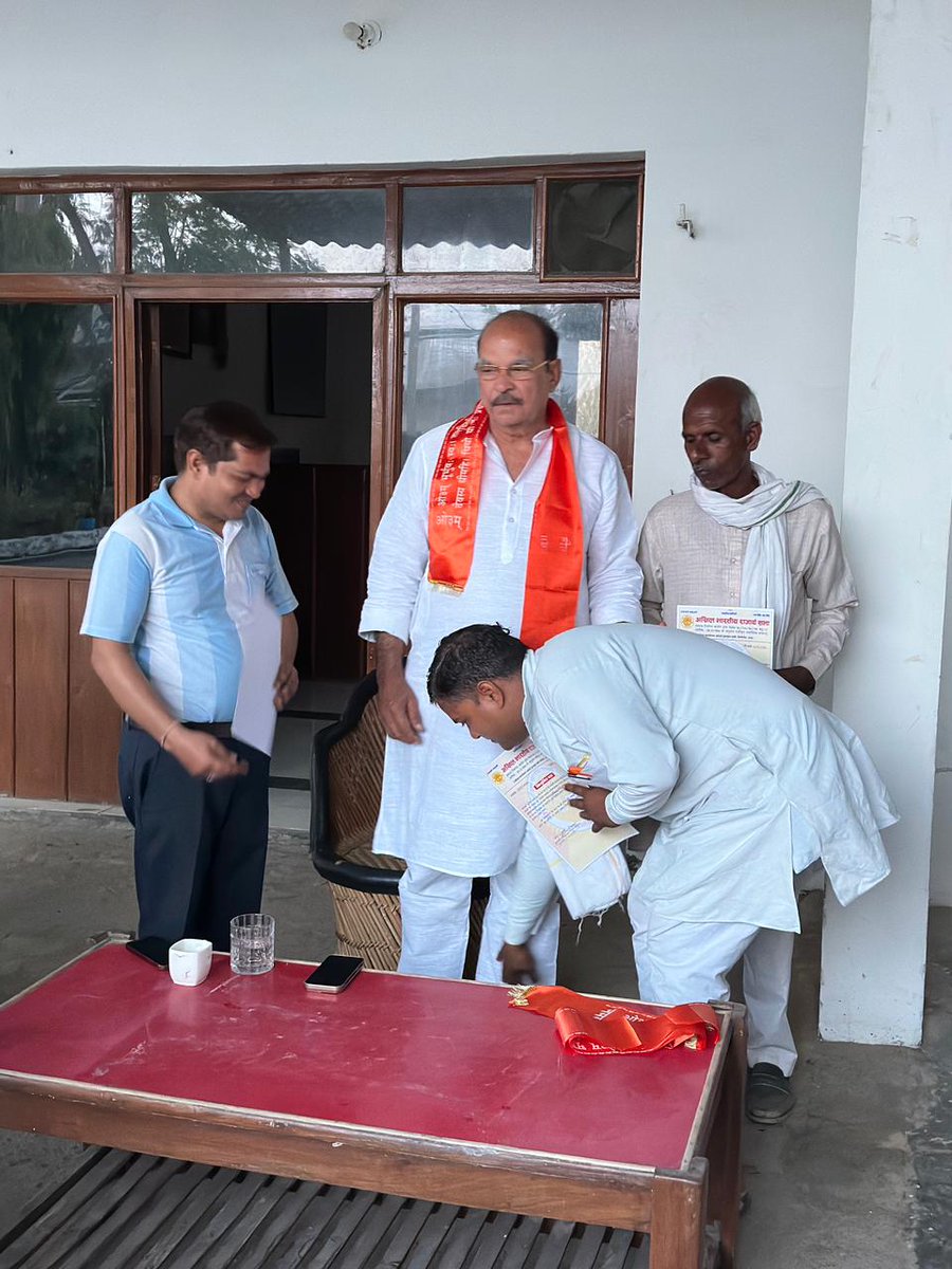 idpyadav's tweet photo. आज बदायूं एवं कासगंज जिले में राजाचार्य सभा के राष्ट्रीय अध्यक्ष के रूप में संगठन का विस्तार किया गया तथा इसमें शामिल सभी नए सदस्यों को नियुक्ति पत्र प्रदान किए गए।
.
.
#dpyadav https://t.co/6EkwkCyc3r