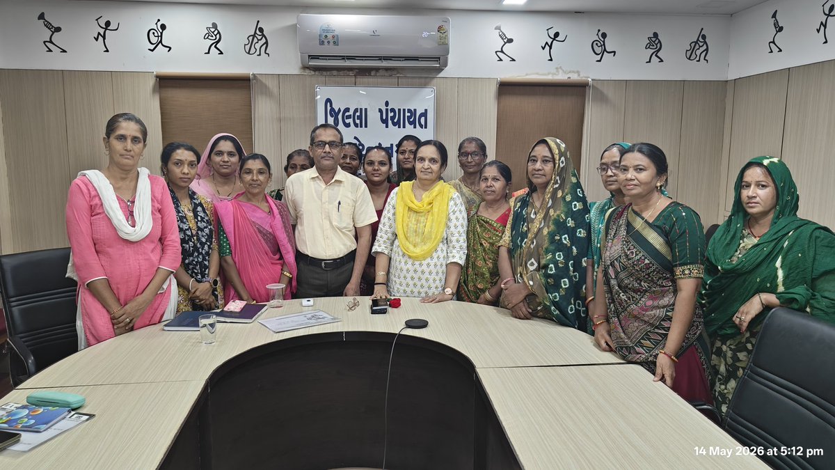 DDOSURENDRANAGR's tweet photo. સુરેન્દ્રનગર જિલ્લા ખાતે સ્વ સહાય જૂથોના Up Scaling તથા વ્યવસાય વિકાસ માટે પટોળા અને હેન્ડલુમ કાર્ય સાથે જોડાયેલા જૂથોની બહેનો માટે માર્ગદર્શક બેઠક યોજાઈ.
@CMOGuj 
@InfoGujarat 
@GujPRHDept 
@crdgujarat1 https://t.co/E935tPXxUW