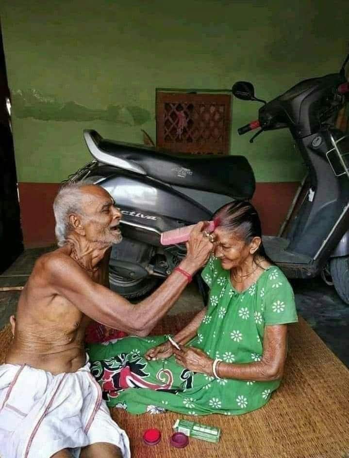 Miss_neha123's tweet photo. हमसफ़र जो ऐसे मिल जाए ...❤️
__________🌹
तो जिंदगी जिंदगी नहीं ....🌹
खुशनसीबी बन जाती है ..❤️🌹
#Good_morning_guys ❤️💫❤️💫❤️💫❤️💫🙏 ❣️ https://t.co/xGUefat78Z
