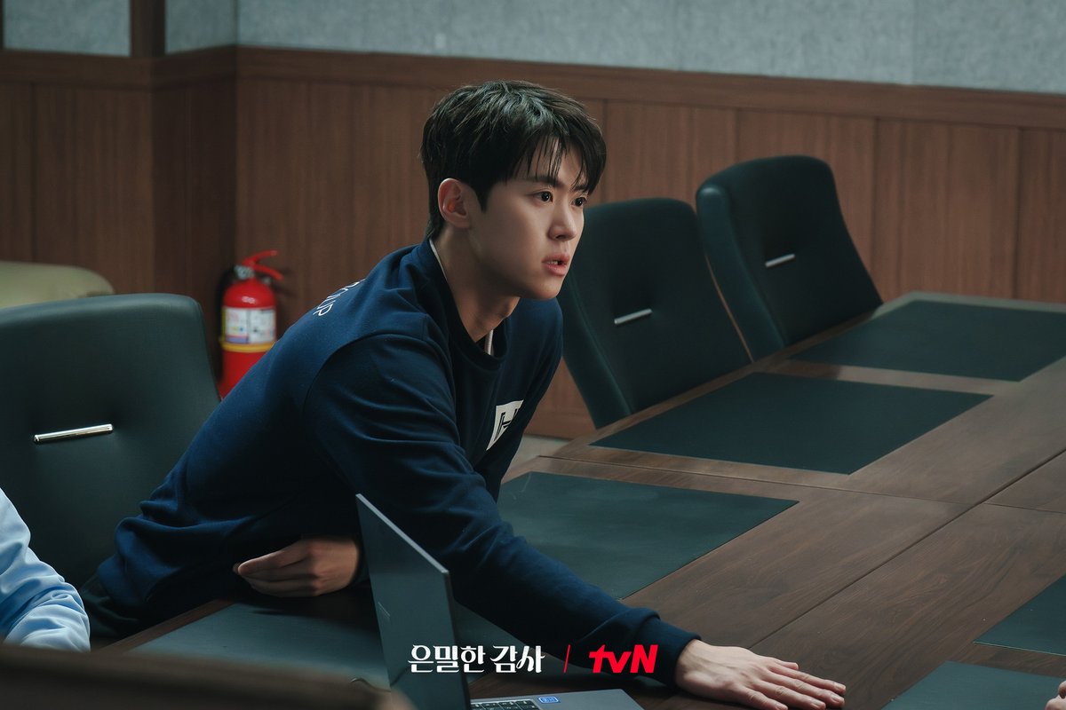CJnDrama's tweet photo. 워크숍에서 대체 무슨 일이..? 😲
감사팀 비상 걸리게 한 대형 사건 발생 🚨

[토일] 밤 9:10ㅣtvN

#tvN #은밀한감사 #FilingforLove
#즐거움엔20tvN #스트리밍은TVING #Wavve #웨이브 https://t.co/lvfo5p1bQe