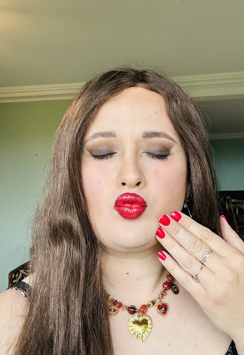 SissyAurelie tweet media