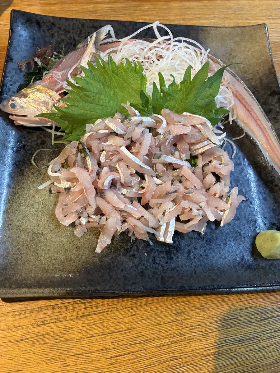 emiriamc's tweet photo. 結婚記念日でのんびり日帰り旅行へ
エイリアンとムツゴロウの活き造り、エツの活き造り、コーケ貝刺しやらたべてきた👽
夜は肉たべよーっと https://t.co/pJFxR2fYsw