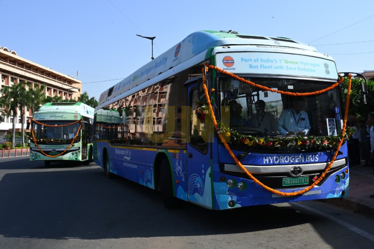 UNI Photos tweet media