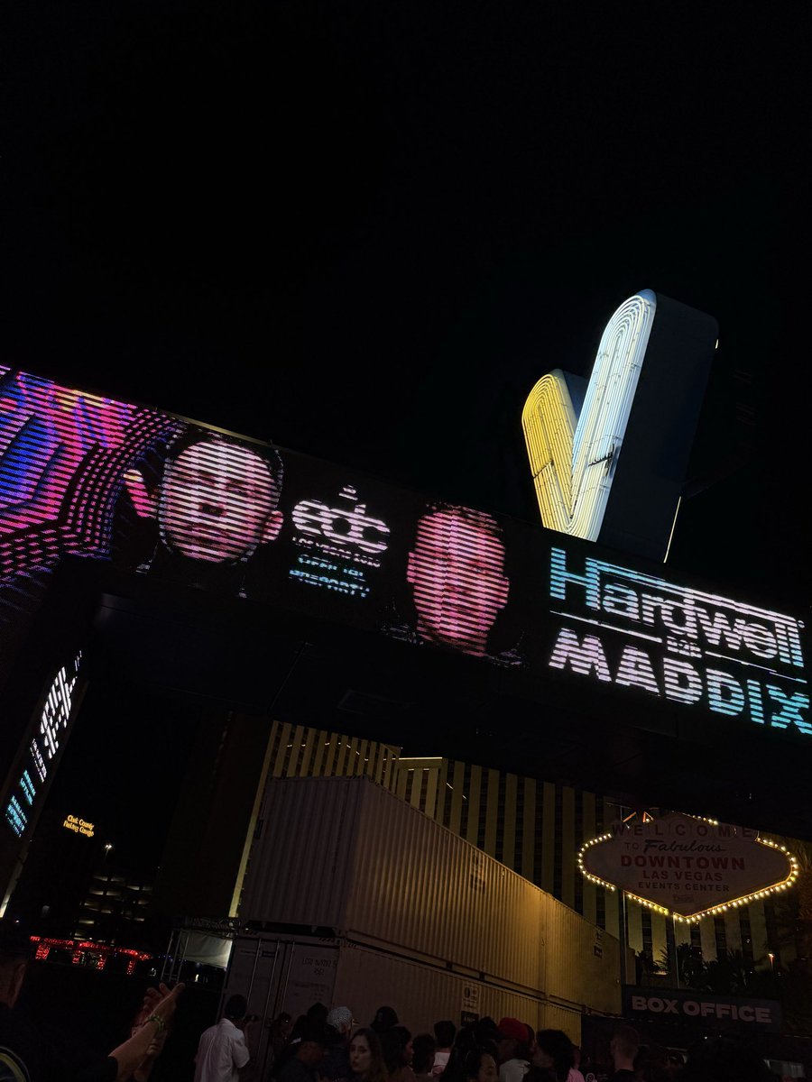 🎉REVEALED VEGAS 🎉 tweet media