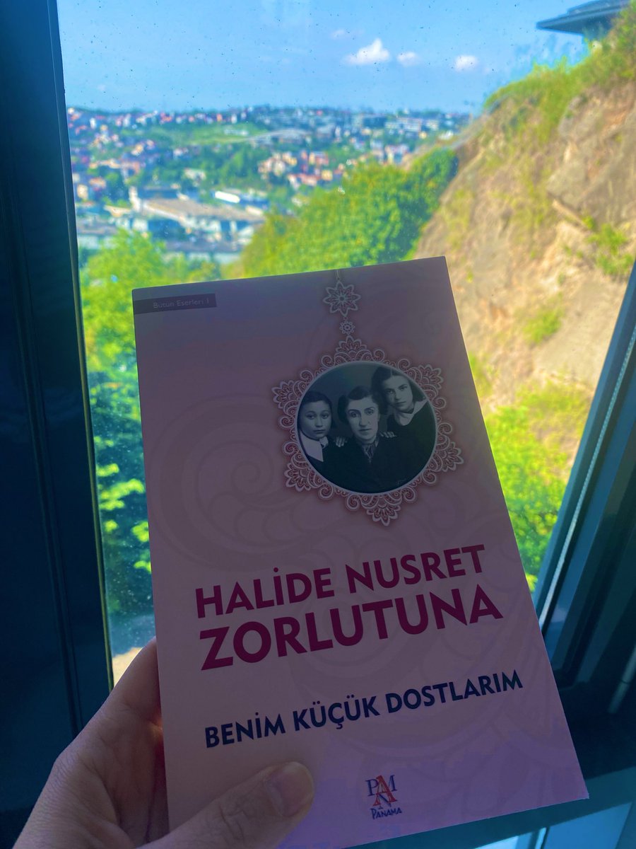 handEdebiyat's tweet photo. “Bana ”Öğretmenim!’ diyen ses, beni ‘Annem!’ diye çağıran ses kadar sevgili ve kıymetlidir.” (s.9)
#HalideNusretZorlutuna #BenimKüçükDostlarım #kitap #kitaptavsiyesi #NeOkuyorum https://t.co/VRTX9W5AZ9