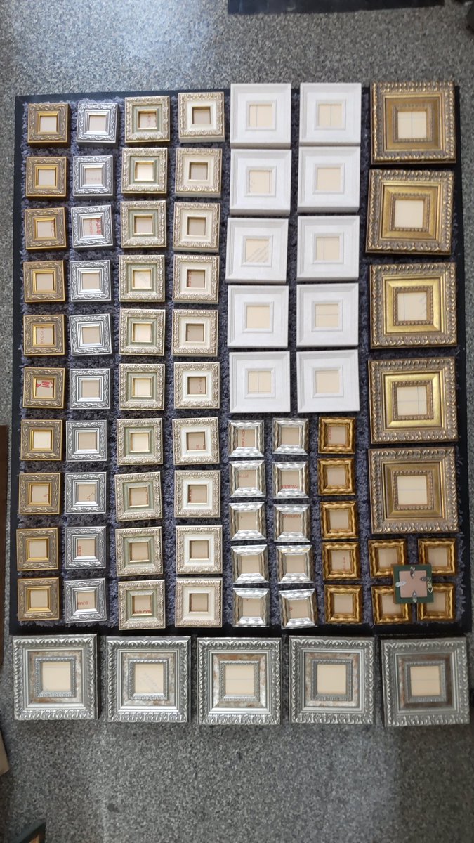 artyamamoto01's tweet photo. アート・ヤマモトの店主です
今回初めてご来店のお客様のご注文ミニ額80枚が出来上がり先日お引き取りに見えました。御本人様の了解が有りましたので写真を掲載いたします
ベニヤ寸法6×6cm
　右の上から５枚と下の５　
　枚
ベニヤ寸法5×5cm
　白の額１０枚
ベニヤ寸法4×4cm
　他６種類　各１０枚 https://t.co/cQtiEY6nsP