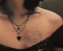 braincndy_u's tweet photo. idk if anyone else noticed this but "nikki" realizing tht he actually likes sarah so after she kills her she starts drawing her tattoos onto her n wearing her(sarah) clothes morphing into her 
#obsession https://t.co/UamMc40l4m