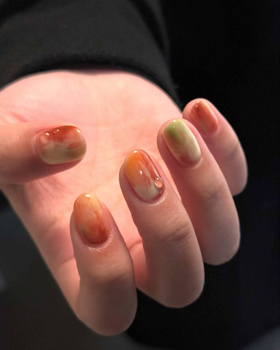 nailpub's tweet photo. #水彩ネイル

✴︎アートなニュアンス🌈水彩ネイル特集✴︎

ふんわりにじむ色合いが魅力🎨🫧
やさしい雰囲気の水彩ネイル

詳細はインスタにて💡
下記URLから飛べます💅
https://t.co/Xn6kjQghb8

#nailpub https://t.co/MSZYpLF6OZ
