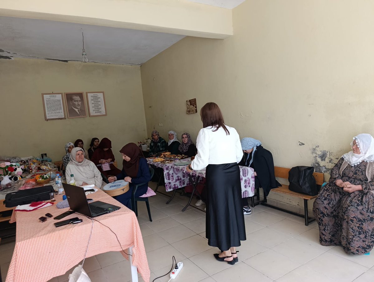 YesilliHem's tweet photo. Kursiyerlerimize yönelik gerçekleştirdiğimiz Afet Farkındalık Eğitimleri kapsamında; afet anında alınması gereken önlemler ve doğru hareket tarzları hakkında bilgilendirme faaliyetleri yürütüyoruz.
Bilinçli toplum, güvenli geleceğin temelidir.
@mehmetsadikilic 
@ali_eyyupkoca https://t.co/FgFjWLZx1i