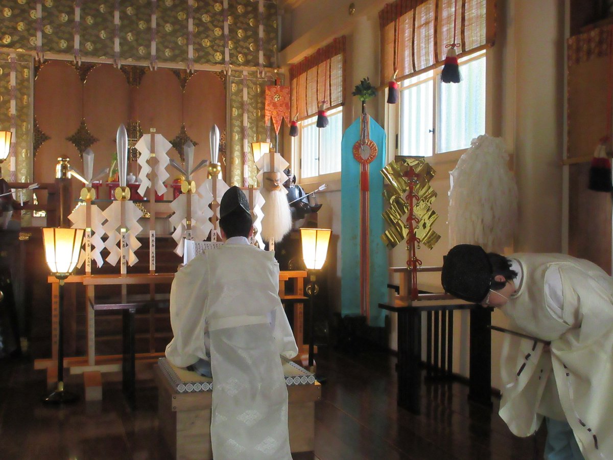 kazzich's tweet photo. 令和8年5月　月次祭(つきなみさい)

5月15日午前9時、崇敬者1名のご参列の下、月次祭を執り行い、氏子崇敬者の安寧、国の隆昌、皇室の弥栄、世界平和をお祈り申し上げました。
また、ご本殿に於ける祭儀の後には、恒例により境内社の巡拝を行いました。 https://t.co/zyUIeZ0mAZ