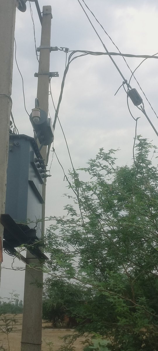 AjitPasi9's tweet photo. माननीय मुख्यमंत्री योगी जी आपके सरकार में विद्युत विभाग छतोह रायबरेली। 1912 पर विद्युतआपूर्ति  की 3-4बार शिकायत करने के बाद भी कोई समाधान नहीं किया जा रहा है विभाग मनमानी व पैसे के चक्कर में ऐसा कर रहा है आप इस प्रकरण की जांच हेतु उचित कार्यवाही करे. @CMOfficeUP @MVVNLHQ @aajtak https://t.co/OIJg67NbjU