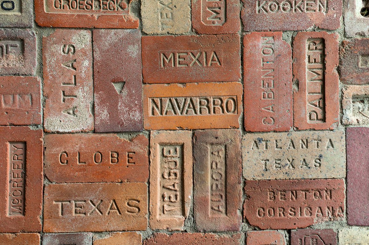 Traces of Texas tweet media