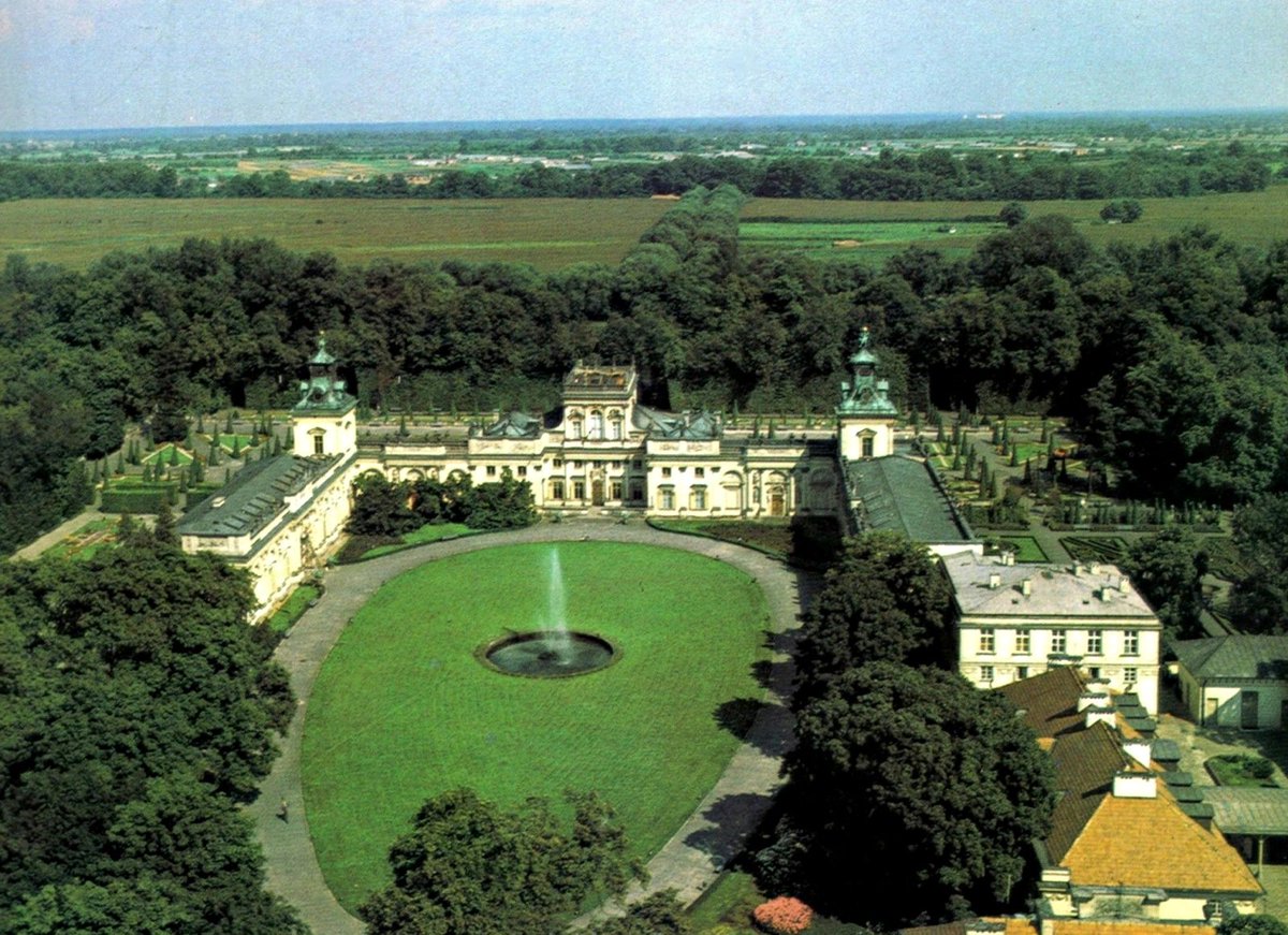 NiszporTomek's tweet photo. Polska na przykładzie Wilanowa
Przed Platformą Obywatelską i po dorwaniu się przez nią do koryta. https://t.co/kQYlyXuC3a