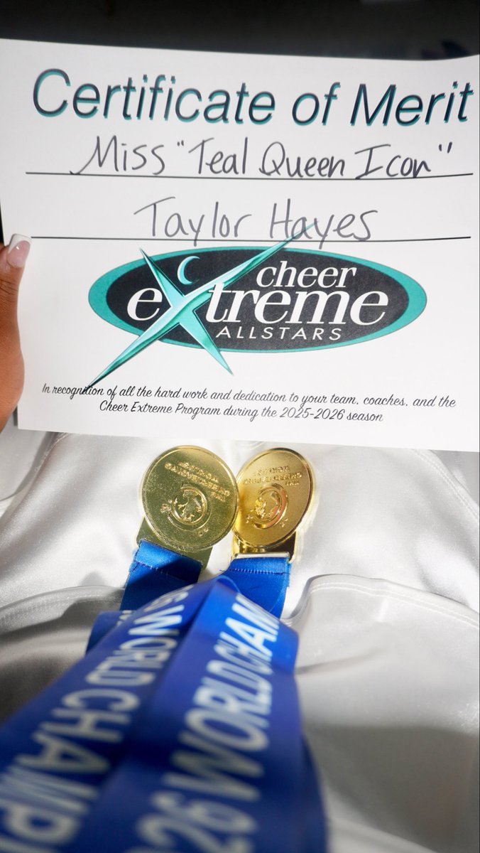 Taylor Hayes tweet media