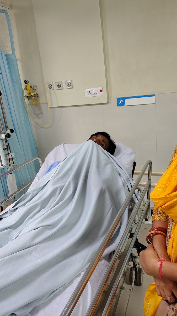 Rajakki1's tweet photo. @ChampaiSoren Sir, lohardaga, Jharkhand ke Deepak kr ko liver cancer hai 2 month  se jiska ilaaj chal raha .cmc Vellore me 3 dino se bharti hai.maali halat thik nahi hone ki wajh se ilaaj karne me mushkilo ka samna uski patni or 10 saal ki beti kr rahi .
Kripya madad kare sir please. https://t.co/Scxh69SlgK
