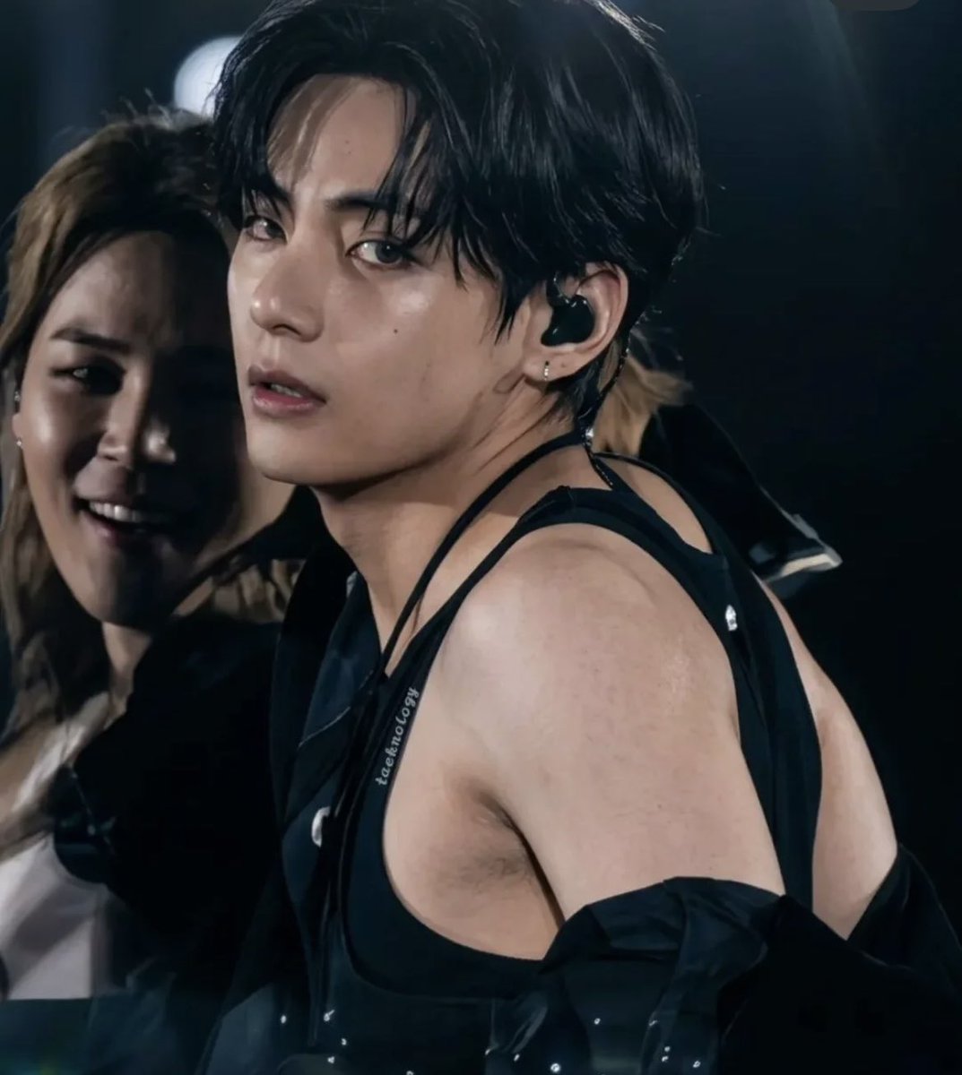 diamond9210's tweet photo. 😍😍😍 #bts #taehyung #thv https://t.co/m62FLUdFNU
