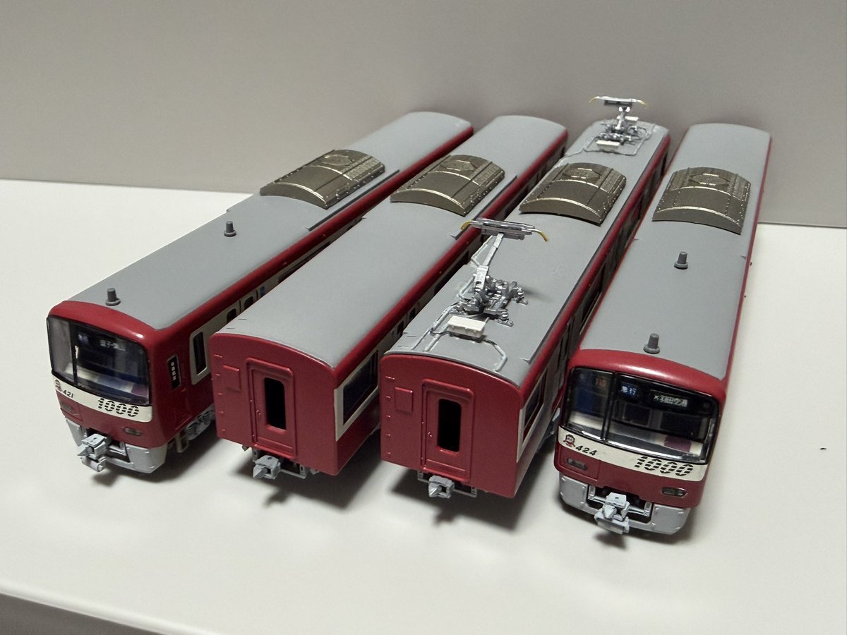 tokyu_urban's tweet photo. 京急新1000形1421編成 L/Cシート 完成です

REDTAILさんの一体型床下機器とスカートで足回りを正規化しています

L/Cシートはルシエルの製品状態と同じようにGMの20m用L/Cシートをカットしています

インレタ類は世田谷さんのものを使用しています

あれ？ルシエルの相方の600形は？ https://t.co/zrxQxABYa3