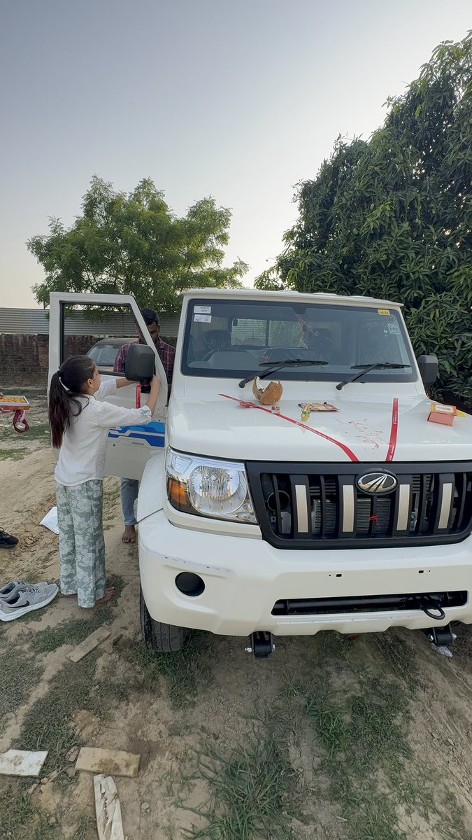 AnujGodaraa's tweet photo. नई 2 टन वाली pickup लेने पर सुनील को बहुत बहुत बधाई

अगर आप भी नई गाड़ी लेने का plan कर रहे है तो मैंने आपके लिए mahindra maxx pickup 2.0 Ac वाली नई गाड़ी का वीडियो बनाया है जिसमे हमने आपको क्या क्या नए features दीये है महिंद्रा ने सब बताया है

वीडियो देखने के लिए आप निचे link पर क्लिक कर सकते है

https://t.co/Rzo7fM18Hg