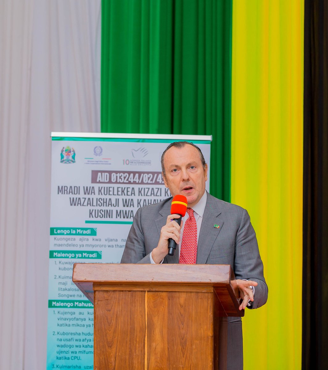 AICS_Nairobi's tweet photo. 🌱On Wednesday Italy &amp; Tanzania launched in Mbeya a €2M initiative to support 12,000 smallholder #coffee farmers in Tanzania over 3 years.
Better productivity, stronger cooperatives, greener supply chains — and opportunities for #youth &amp; #women.
Sistema Italia in action🇮🇹☕🇹🇿 https://t.co/3Fa0VhKcd5