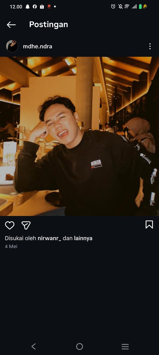 xcoverurget's tweet photo. ❗BE AWARE PENIPU PARFUM❗

aku bikin thread ini karena udah 4 harian tidak dikirim parfumnya, apalagi temenku sama aku juga barengan ordernya, dia habis 320k, sedangkan aku juga kena bayar ongkir 22k dengan embel² kalo promosiin parfum di story katanya dapet free 1 parfum

cont https://t.co/e6FuudFdiX