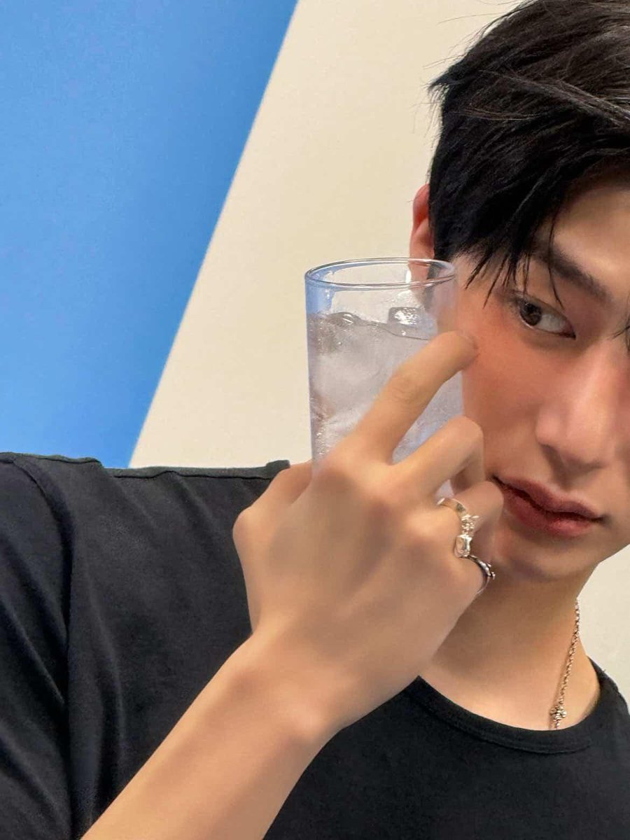 hyungwon things tweet media