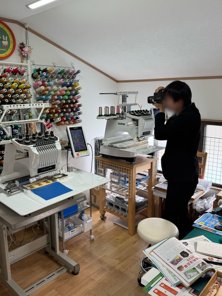 MinaruFactory's tweet photo. ミナルファクトリー史上、初の取材(専門誌)👏✨🐤

秘密基地にライターさんが来ています📸

#フォト刺しゅう普及活動中 https://t.co/cwCWi6SUw2