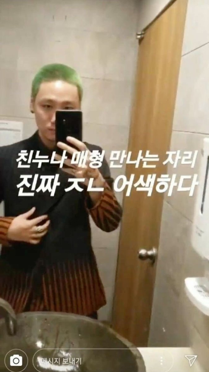 윤 tweet media