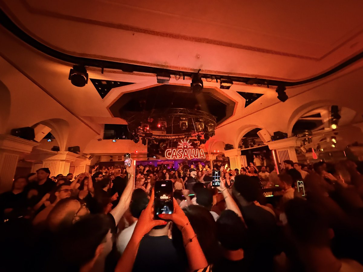 RMA_StephenYang's tweet photo. Not in death,
but in surrender —
where ego fades into the crowd,
and every stranger becomes another fragment
of the same restless soul. https://t.co/yTU3PUNdwY