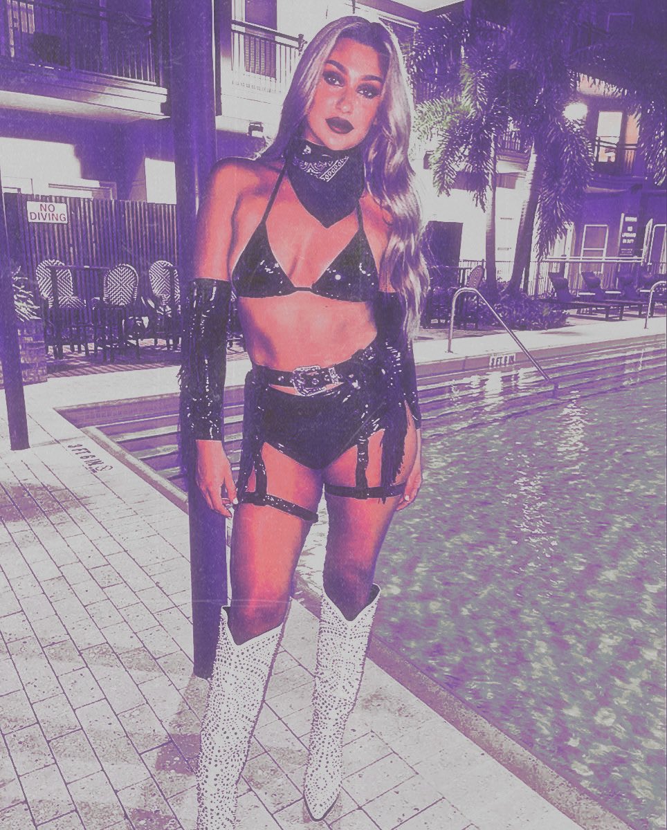 IZZI ✶⋆.˚. tweet media