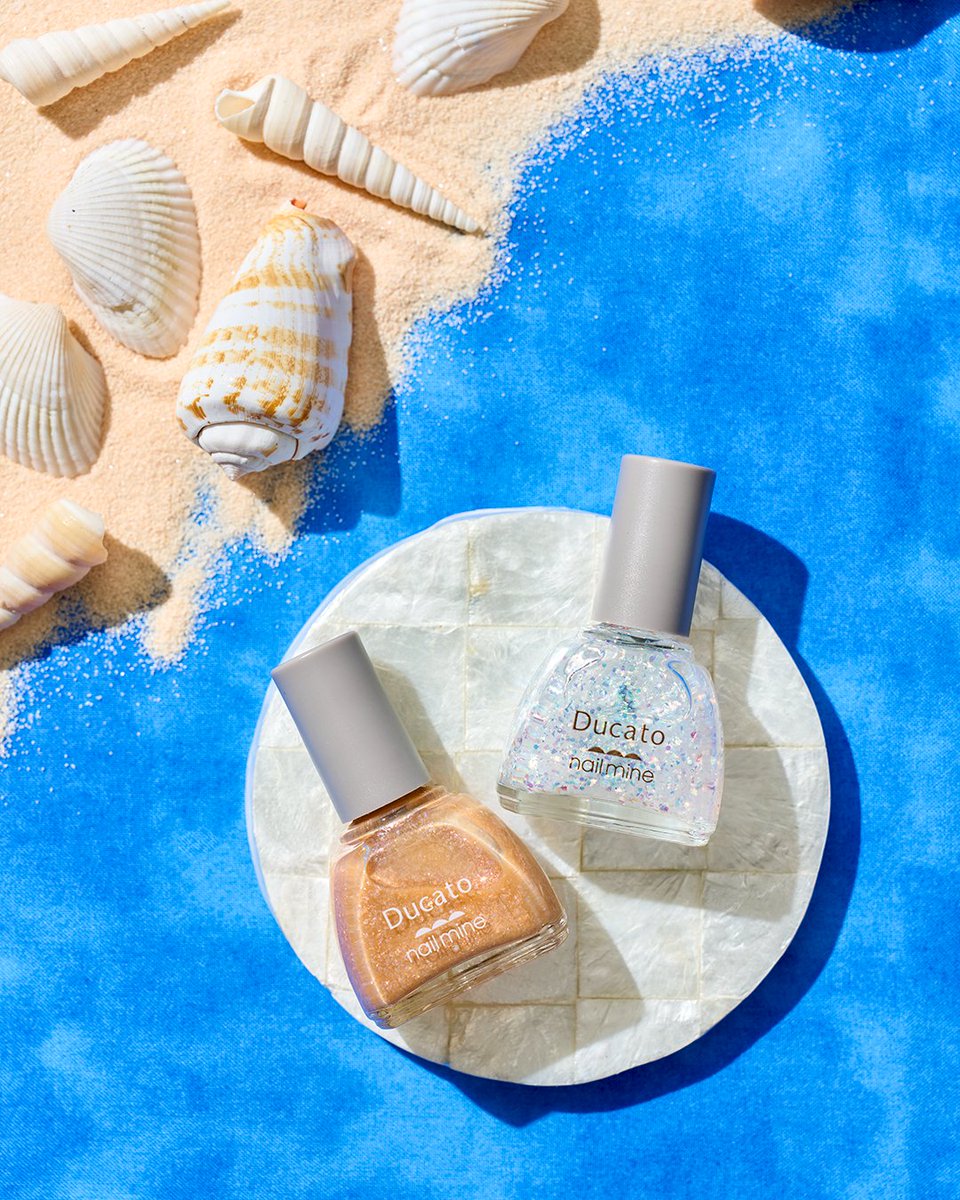 ducato_nail's tweet photo. - Ducato New Item -

＼ nail mine(ネイルマイン)から新色登場✨／

ネイルマイン2026年夏の新色は・・・
「アクティブサマーカラー」☀
まぶしくきらめく太陽のエネルギッシュさを
イメージした夏カラーです✨

.｡.:*･ﾟ＋.｡.:*･ﾟ＋.｡.:*･ﾟ＋.｡.:*･ﾟ＋.｡.:*･ﾟ＋

✨ 48 Apricot Peach（アプリコットピーチ）
グリッタータイプ

✨ 49 Sparkling（スパークリング）
グリッタータイプ

.｡.:*･ﾟ＋.｡.:*･ﾟ＋.｡.:*･ﾟ＋.｡.:*･ﾟ＋.｡.:*･ﾟ＋

皆さんは、どちらの色が気になりますか？
ぜひコメントで教えてくださいね🎵

***┈┈┈┈┈┈┈┈┈***

【商品情報】
デュカート　ネイルマイン
各色￥495（税込）
〈限定〉
48 Apricot Peach（アプリコットピーチ）
〈定番〉
49 Sparkling（スパークリング）

店頭：2026年6月23日 発売
※店舗により発売日が前後することがあります。

***┈┈┈┈┈┈┈┈┈***

#デュカート #Ducato #ネイルマイン #夏ネイル #ネイル好きな人と繋がりたい