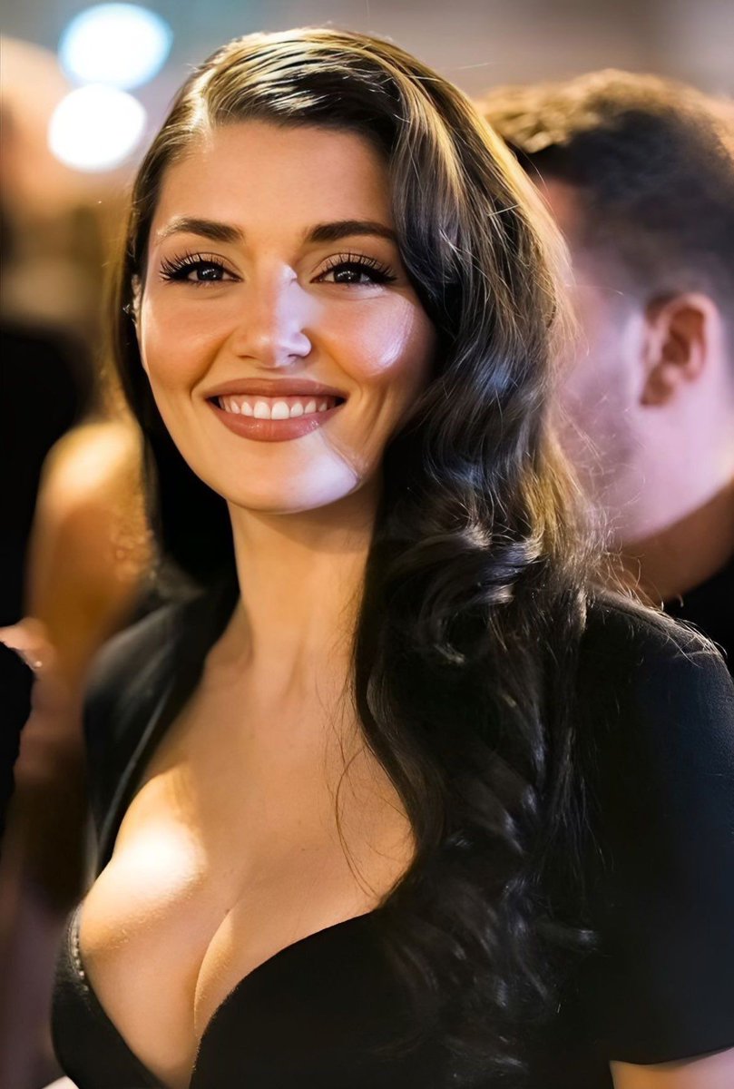 yslgirlx's tweet photo. Hande erçel https://t.co/GZOdazcHYQ