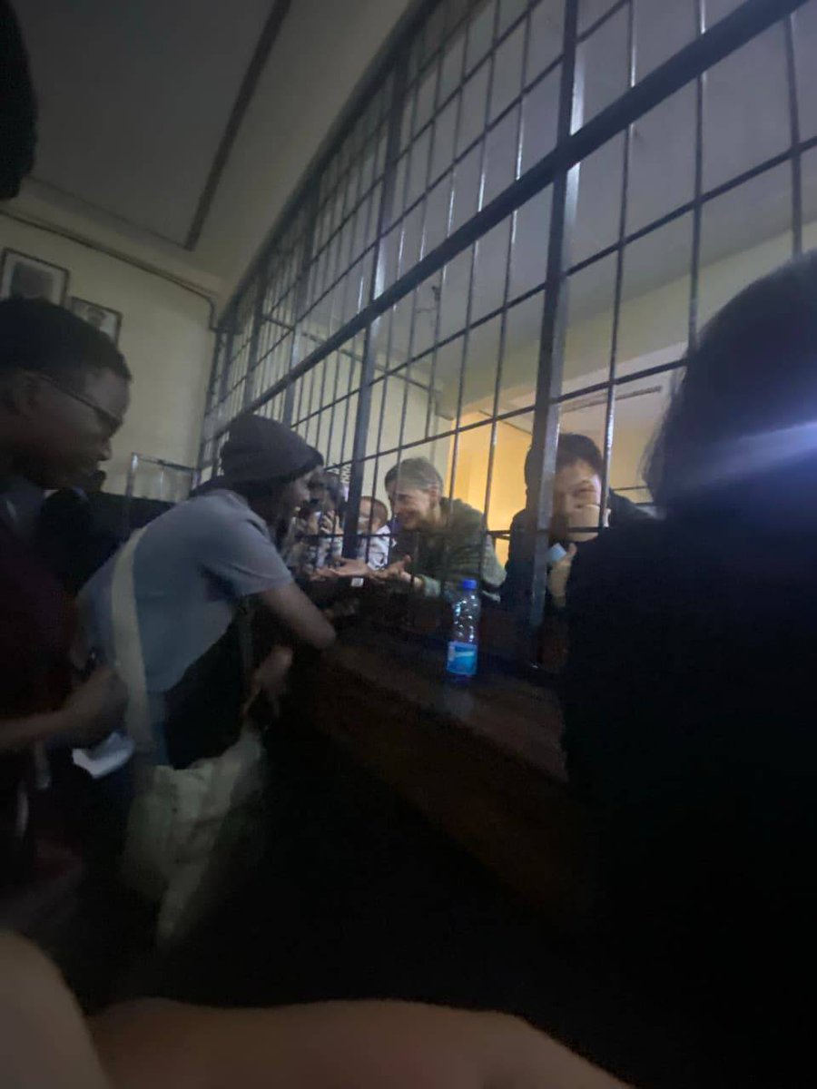chapobeanss's tweet photo. Our comrades have been illegally detained at Central Police Station for 3 days now!
#FranceOutOfAfrica
#FreePasai5 https://t.co/VSpEbk84Mw