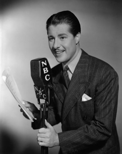 ClassicOldTime1's tweet photo. This weekend know about the #Radio actor DON AMECHE on the blog.

Also Listen to great Old Time Radio shows from the 1930s to the 1950s. #otr #oldtimeradio

RADIO site: https://t.co/r5rcEd39fa

Blog: https://t.co/T7PTgCGUjN https://t.co/mC5jRd94OK