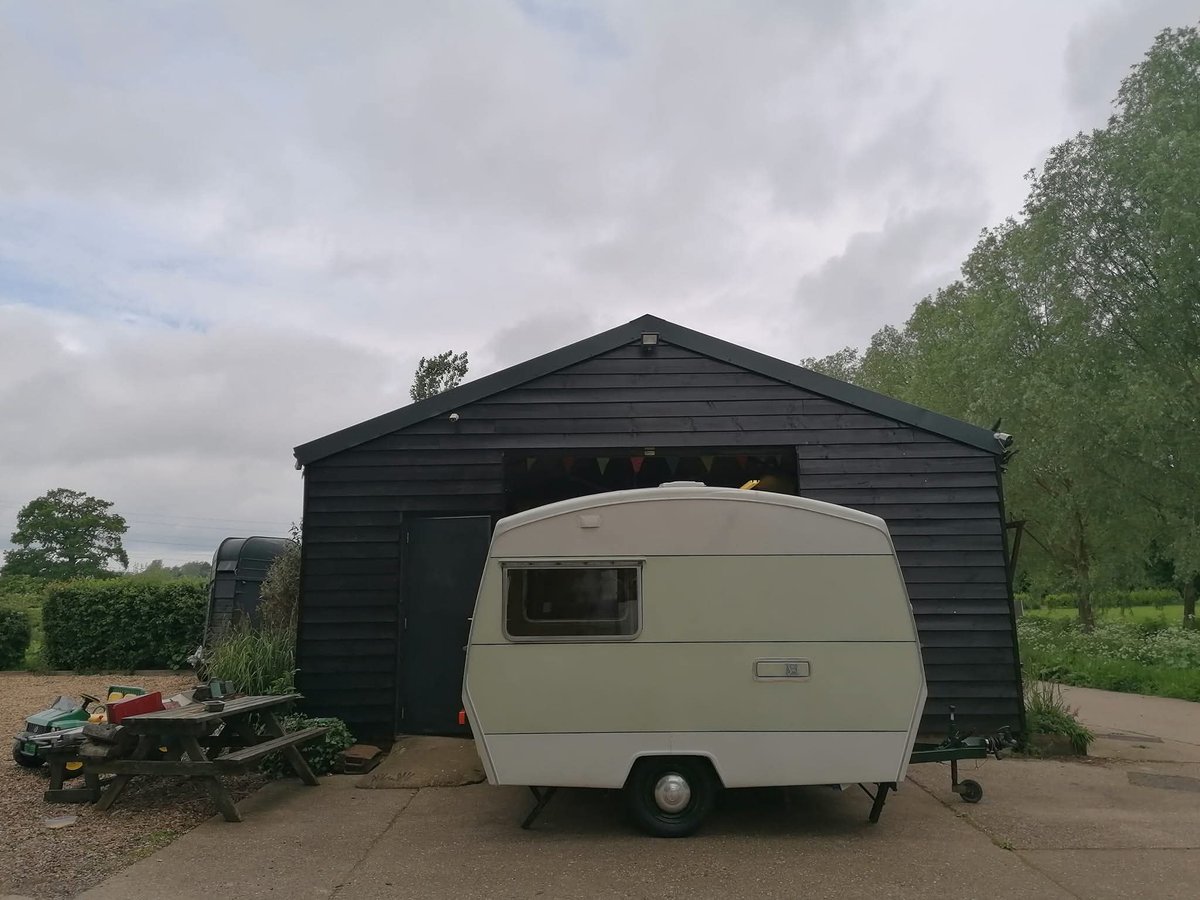 TheEnglishCarav's tweet photo. On This Day 2024....
Mrs Tootles has left the building!
A 1960s Sprite 400 vintage caravan. ❤️❤️
#sprite400 #vintagecaravan #vintagecaravanrenovation #caravanrestoration #vintagecaravanworkshop #caravanworkshop https://t.co/N9O7XlKz5k