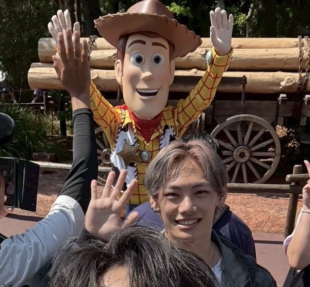 kanbaa06's tweet photo. ディズニーランド楽しすぎる https://t.co/NYsaqgeyvn
