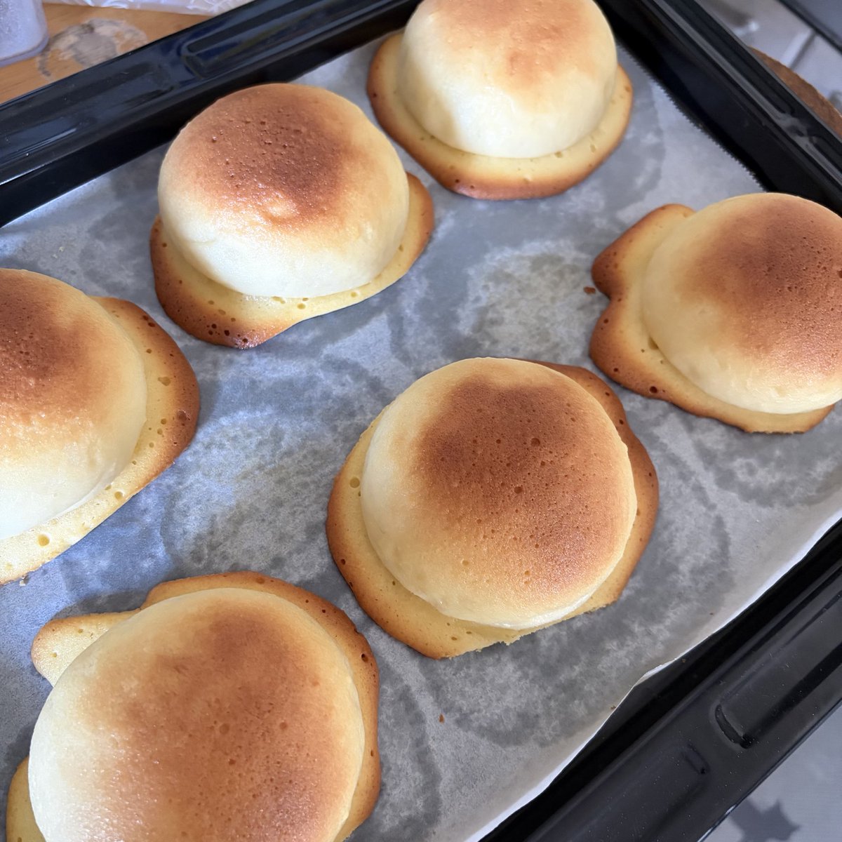 rapirapi_2727's tweet photo. スイートブール作ったおいしすぎる😋
でもちょっと焼きすぎ?? https://t.co/qPXA6oNFhy