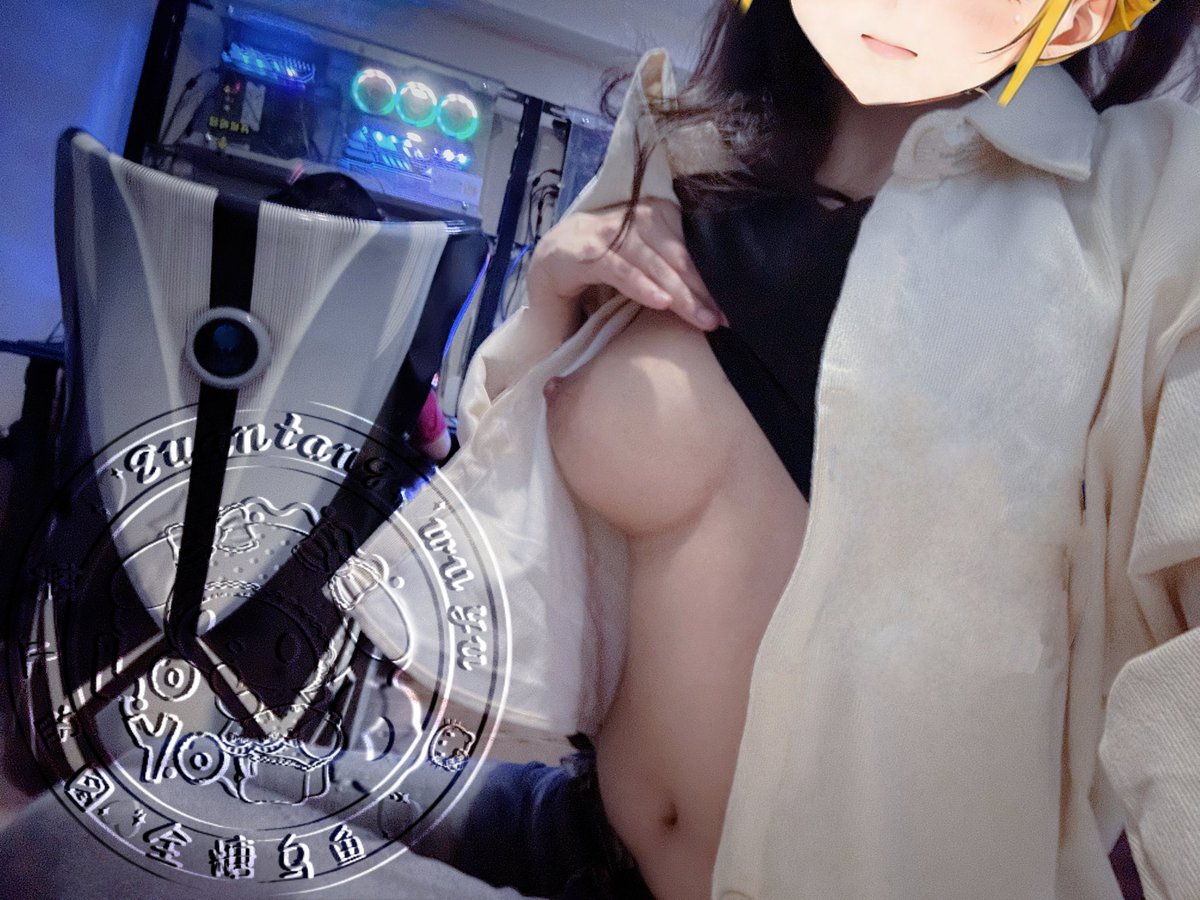网吧露出被发现
要求对着监控展示给大家看

@luchu777 
@luchu888 

#人前露出 #露出 https://t.co/smvYYhPypR