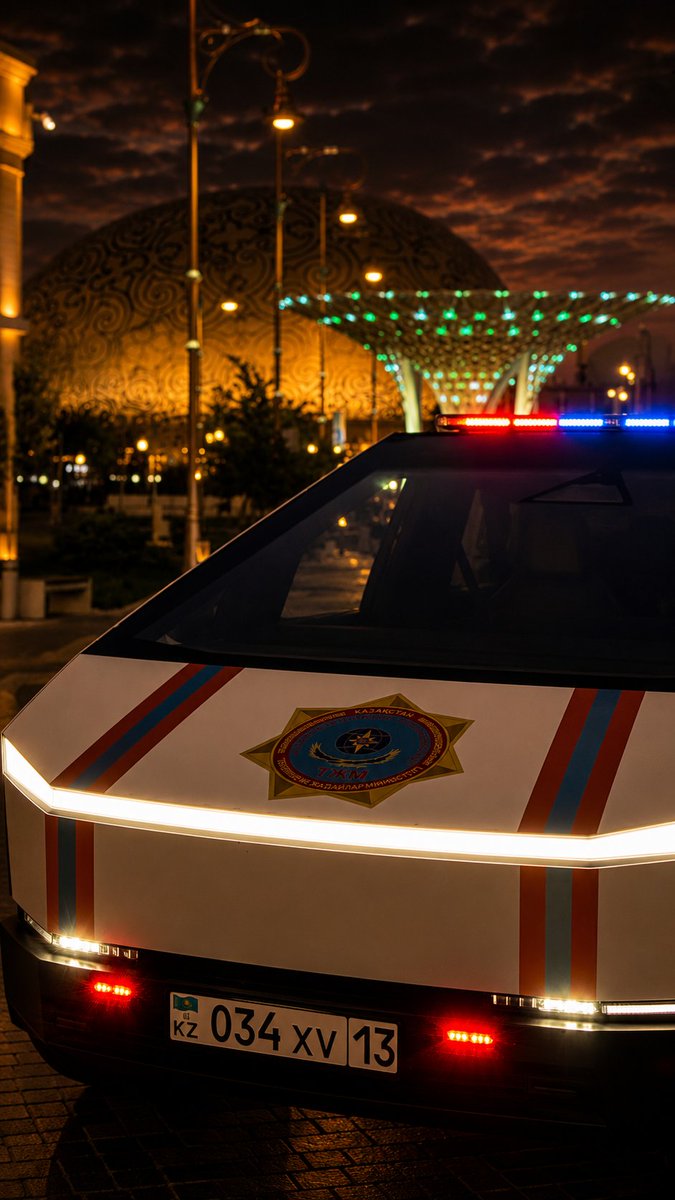 KZEmbassyFR's tweet photo. L’avenir est arrivé dans la capitale spirituelle du🇰🇿 - Turkestan🚓
La cyberpolice patrouille au sommet des États turciques.
Les futuristes #Cybertrucks paraissent étonnamment naturels sur fond de l’ancienne Turkestan,où ils sont officiellement entrés en service pendant le sommet https://t.co/Y2NqJNrNpm