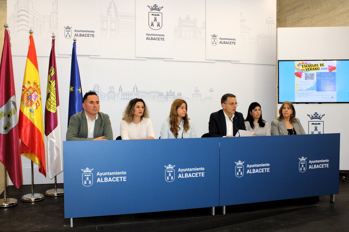 AytoAlbacete's tweet photo. El alcalde Manuel Serrano anuncia que el Ayuntamiento de Albacete reforzará un año más su compromiso con la conciliación familiar, la inclusión y la igualdad de oportunidades a través del Programa de Escuelas de Verano 2026.

📝 El plazo de inscripción permanecerá abierto del 18 al 22 de mayo.

🔗https://t.co/9GxCrBCL1w

#Albacete #EscuelasDeVerano #Conciliación #Inclusión #Infancia