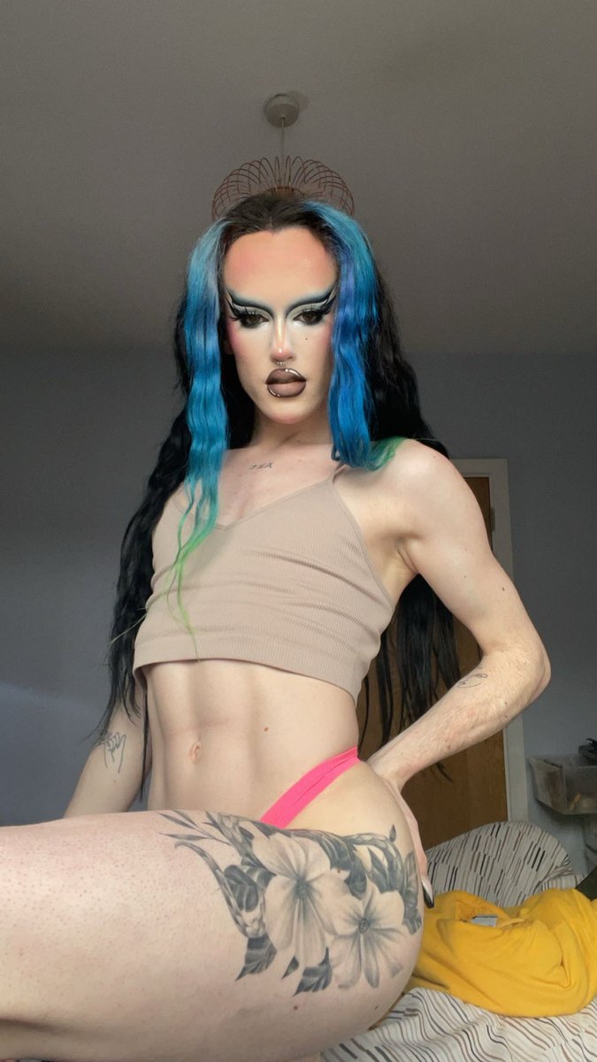 QueennMarie's tweet photo. It’s muggy up in here!! 💅🖌️

#trans #transgender #transgirl #transwoman #ladyboy #makeup #mua #drag #dragqueen https://t.co/6NntjfkeK7