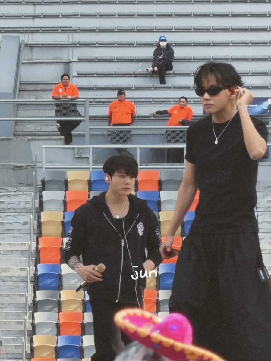 ݁ tweet media