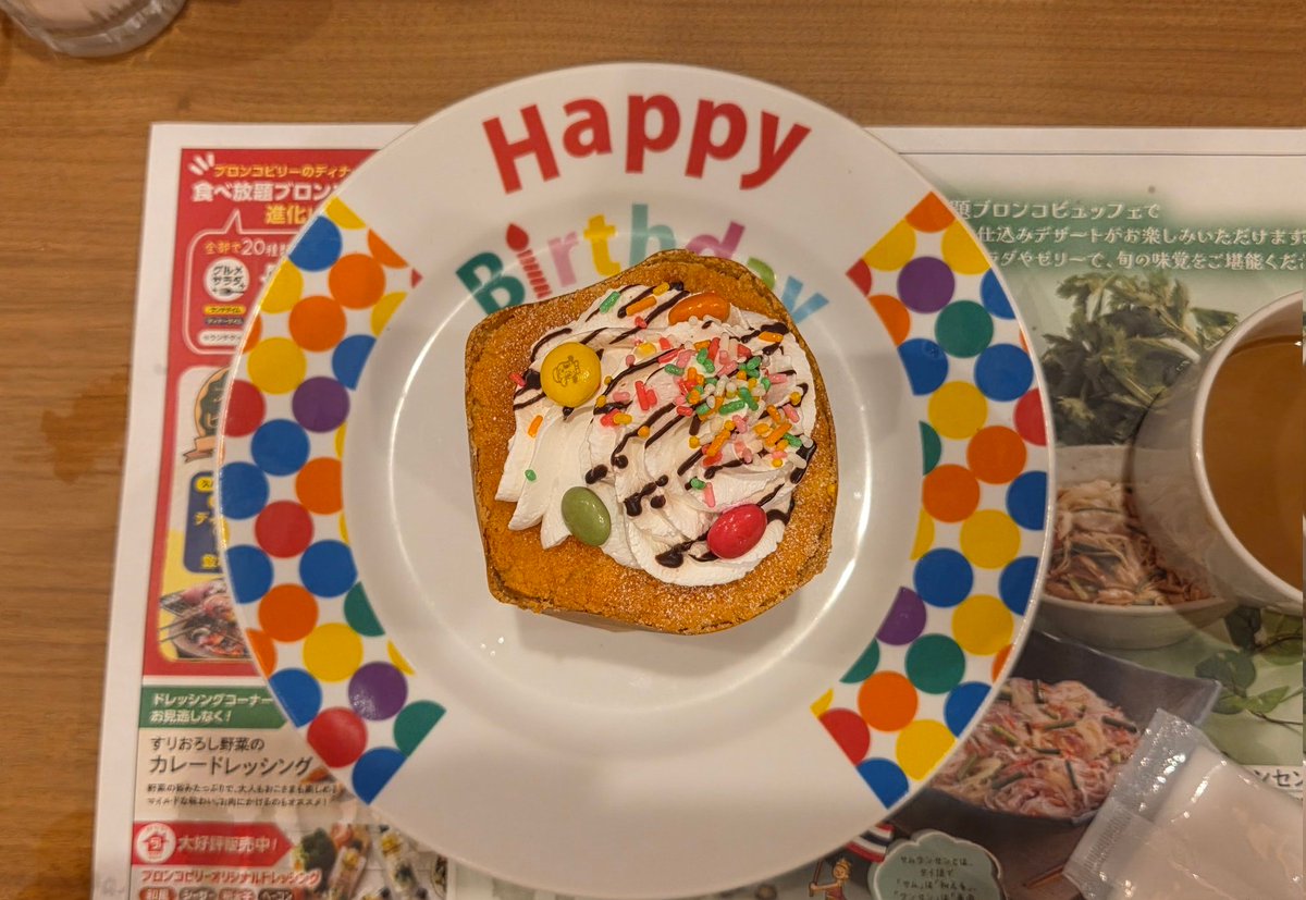 2023_no2's tweet photo. 今月は誕生月なのでBIRTHDAYケーキのサービス付き🎂

食べてから思い出したけど、映え目的のケーキだから味はイマイチ🤭 https://t.co/9JEJlqzlCO