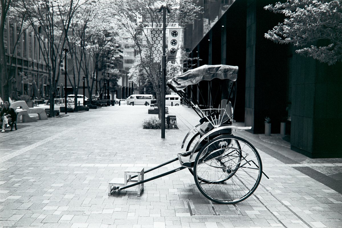 nyachimog's tweet photo. 神田にある謎オブジェ
#写真好きな人と繋がりたい #ファインダー越しの私の世界 #キリトリセカイ #お写ん歩 #スナップ #snap #snapphoto #leica #ライカ #leicam7 #summilux35fle #kodak #trix400 #フィルム #フィルム写真 #フィルム写真普及委員会 #モノクロ #monochrome #御茶ノ水 #神田 #大手町 https://t.co/IlfjABGlKe