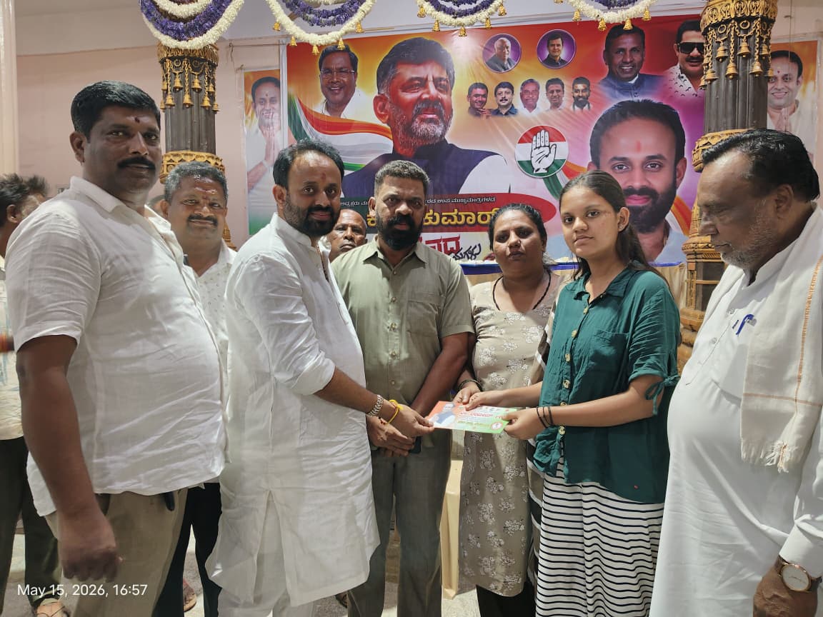 abdgrouptrust's tweet photo. ಇಂದು ಶಿಡ್ಲಘಟ್ಟ ನಗರದ 22ನೇ ವಾರ್ಡಿನ ವಿದ್ಯಾರ್ಥಿನಿ ಶ್ರೀಲೇಖ ಅವರು ಎಸ್‌ಎಸ್‌ಎಲ್‌ಸಿ ಪರೀಕ್ಷೆಯಲ್ಲಿ ಉತ್ತೀರ್ಣರಾದ ಹಿನ್ನೆಲೆಯಲ್ಲಿ ಅಭಿನಂದಿಸಿ, ಅವರ ಮುಂದಿನ ಶಿಕ್ಷಣಕ್ಕೆ ಪ್ರೋತ್ಸಾಹವಾಗುವಂತೆ ಧನ ಸಹಾಯ ನೀಡಲಾಯಿತು. 📚✨

ಅವರು ಇನ್ನಷ್ಟು ಉನ್ನತ ಸಾಧನೆಗಳನ್ನು ಮಾಡಿ ಜೀವನದಲ್ಲಿ ಯಶಸ್ಸು ಕಾಣಲಿ ಎಂದು ಹಾರೈಸಲಾಯಿತು. 🙏🌸 https://t.co/xqpkdZ9Ozh
