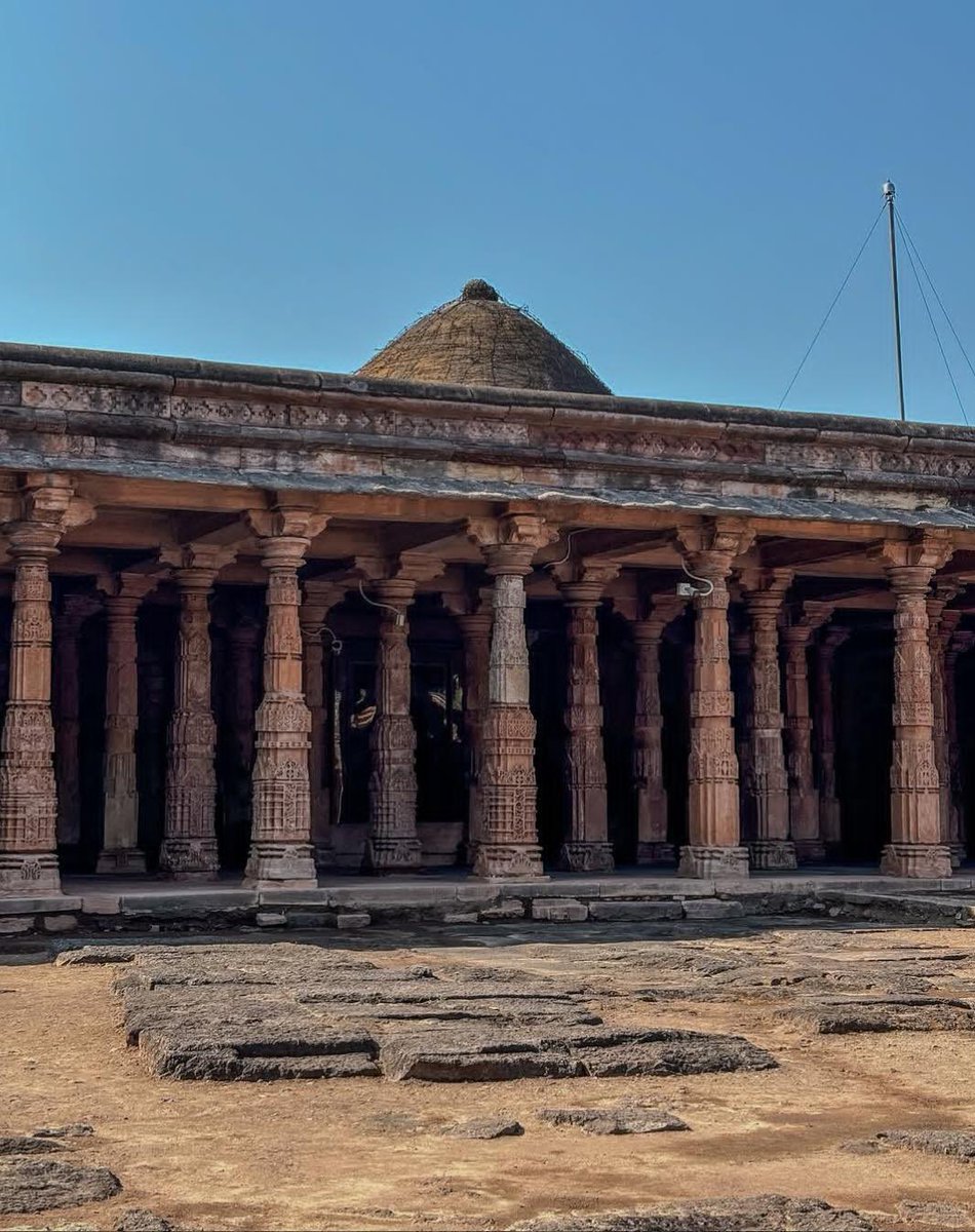 erbmjha's tweet photo. - Islamic barbarians occupied Bhojshala 

- Ganga Jamuni Tehzeeb snatched temples from Hindus

And Hindus were brainwashed using the Secularism drug https://t.co/65ujoz69iD