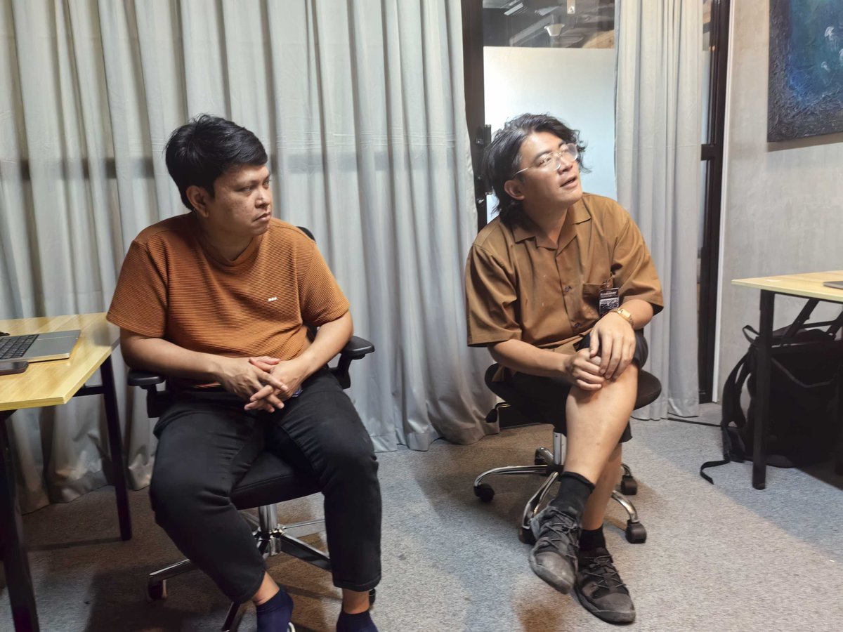 mobaproit_eng's tweet photo. 🇵🇭 海外エンジニアのリアル

Lunch Meet Up report 🍽️

日本チームからもMoba Pro IT Englishを受講中のメンバーと先生も参加してくれたよ。
海外でも活躍するエンジニアのリアルな本音トークが聞けて刺激的だったね✨

Had an awesome time with the former member of our engineering team. 
He is a Japanese engineer now working on international projects, and it was a pleasure to host him at our Cebu office! 

We spent the afternoon discussing AI, exploring cultural differences, and learning from one another. 
Despite the different backgrounds, there were zero language barriers, just plenty of laughs 
and great insights into the professional landscapes of Japan versus the Philippines. 🙌

#海外インターン #セブ島 #海外エンジニア #IT英語 #グローバルキャリア